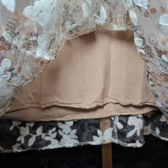 LOVE OLIVE CO Floral Overlay Pleated Bodice Dress M - Picture 3 of 11